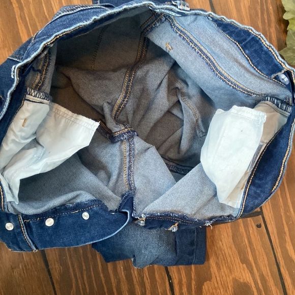 Old Navy Rockstar Super Skinny Jeggings size 18. Dark blue factory distressed ❤️ - Picture 5 of 13